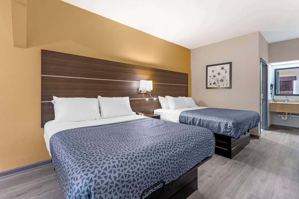 Room, 2 Queen Beds, Smoking (Efficiency)