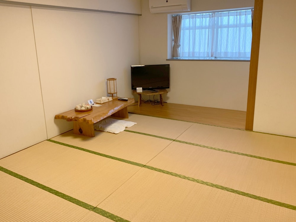 Japanese Western Style Room, Smoking - Photo 2