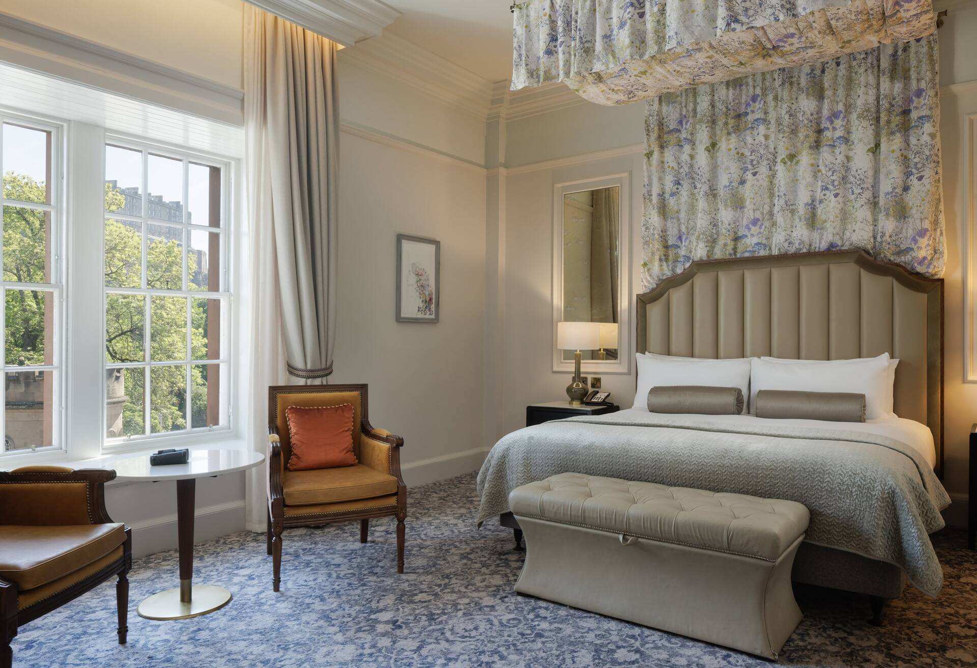 King One Bedroom Suite with Castle View photo 1