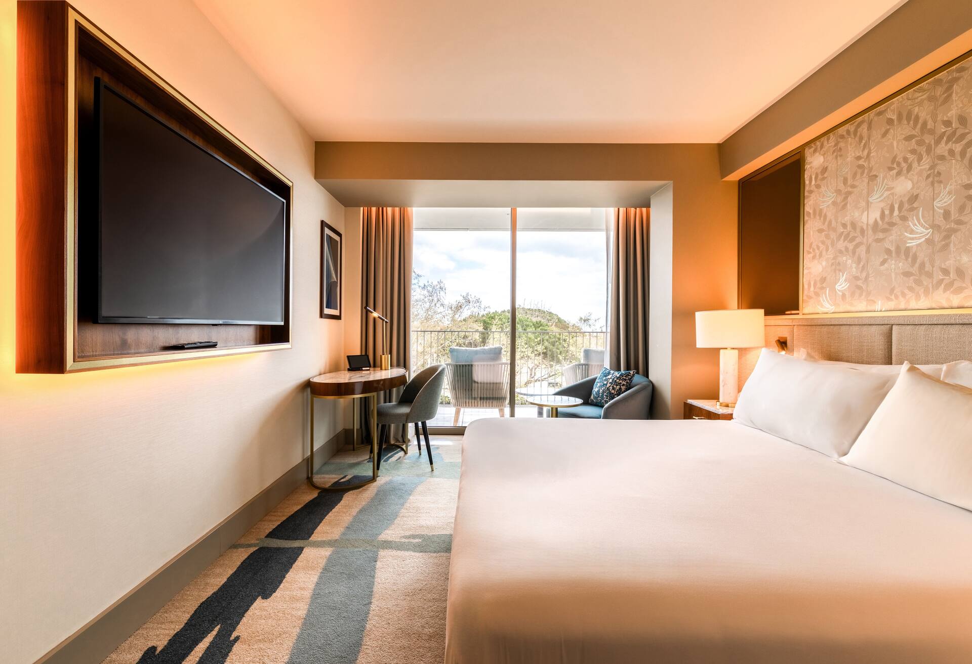 King Premium Room Connecting to Lounge Area thumbnail 5