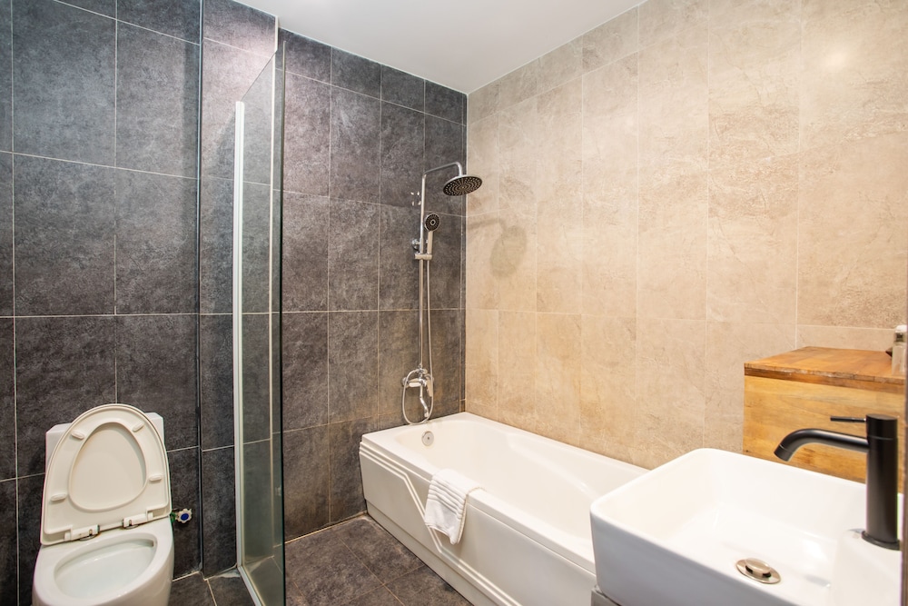 Deluxe Triple Room - Photo 21