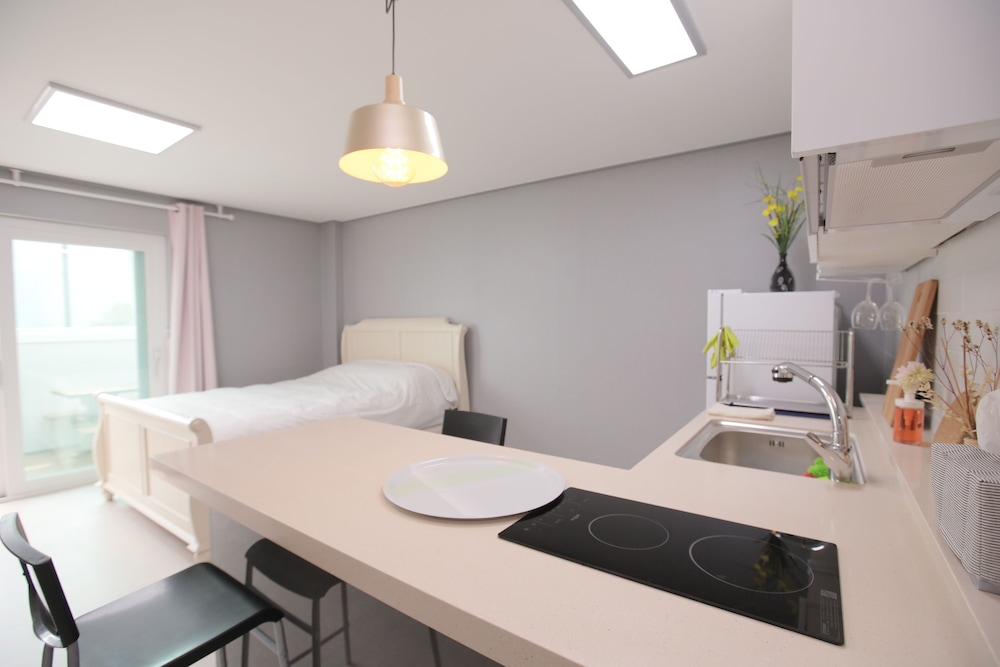 Studio (13 pyeong)