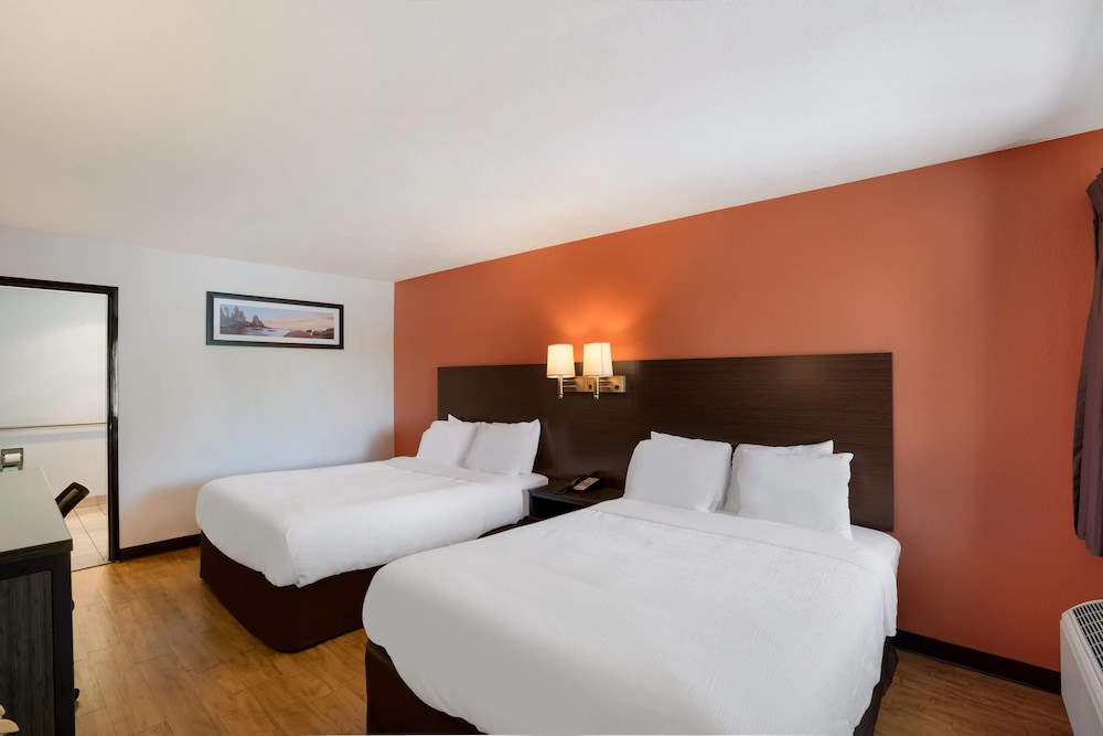Standard Room, 2 Queen Beds, Non Smoking photo 1
