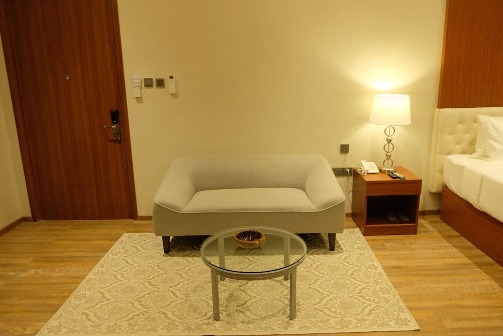 Executive Suite - Photo 8