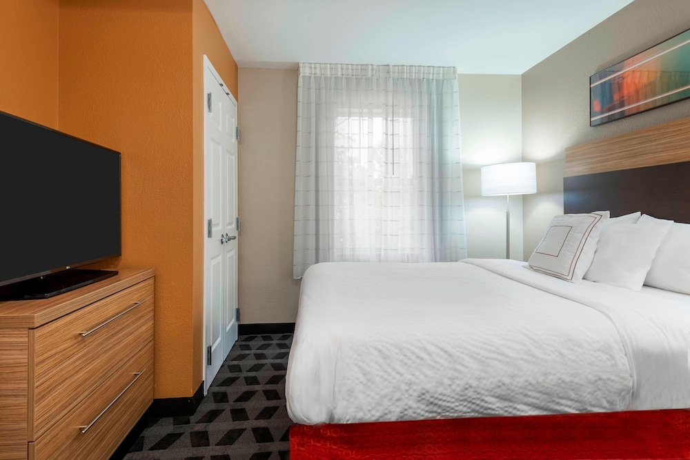Suite, 2 Bedrooms - Photo 2
