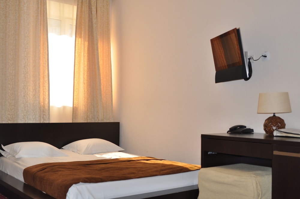 Standard Double Room, 1 King Bed photo 1