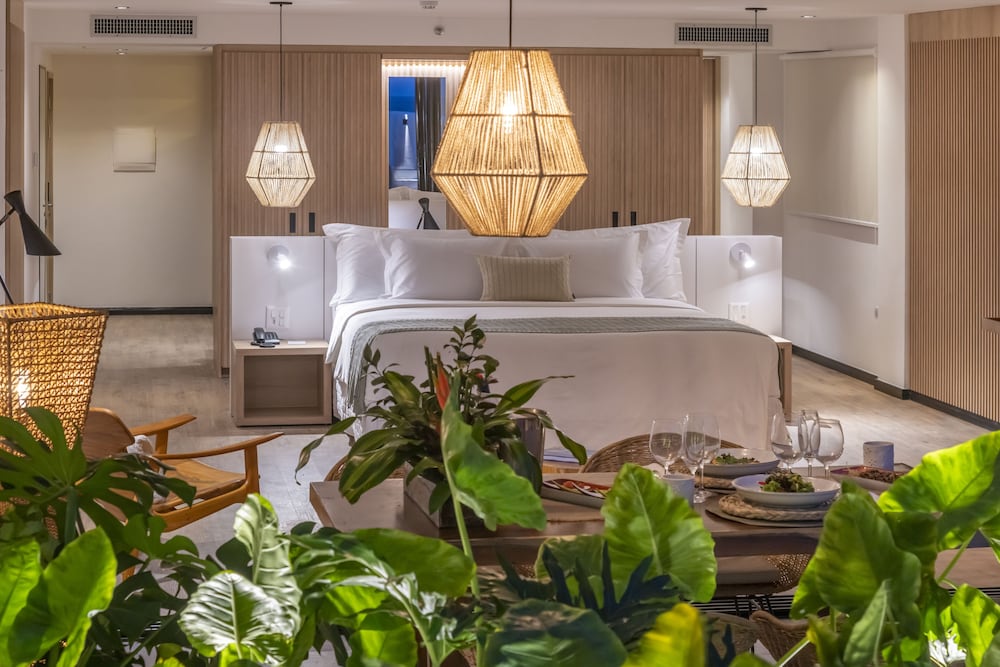 Premium Suite - Photo 12