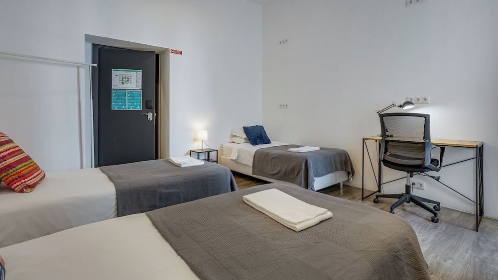 Economy Triple Room