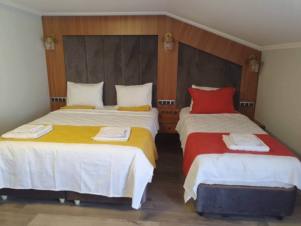 Superior Triple Room photo 3