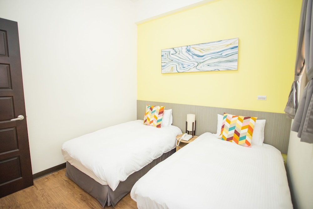 Deluxe Suite, 1 Bedroom Suite, 2 Single Beds, Balcony - Photo 9