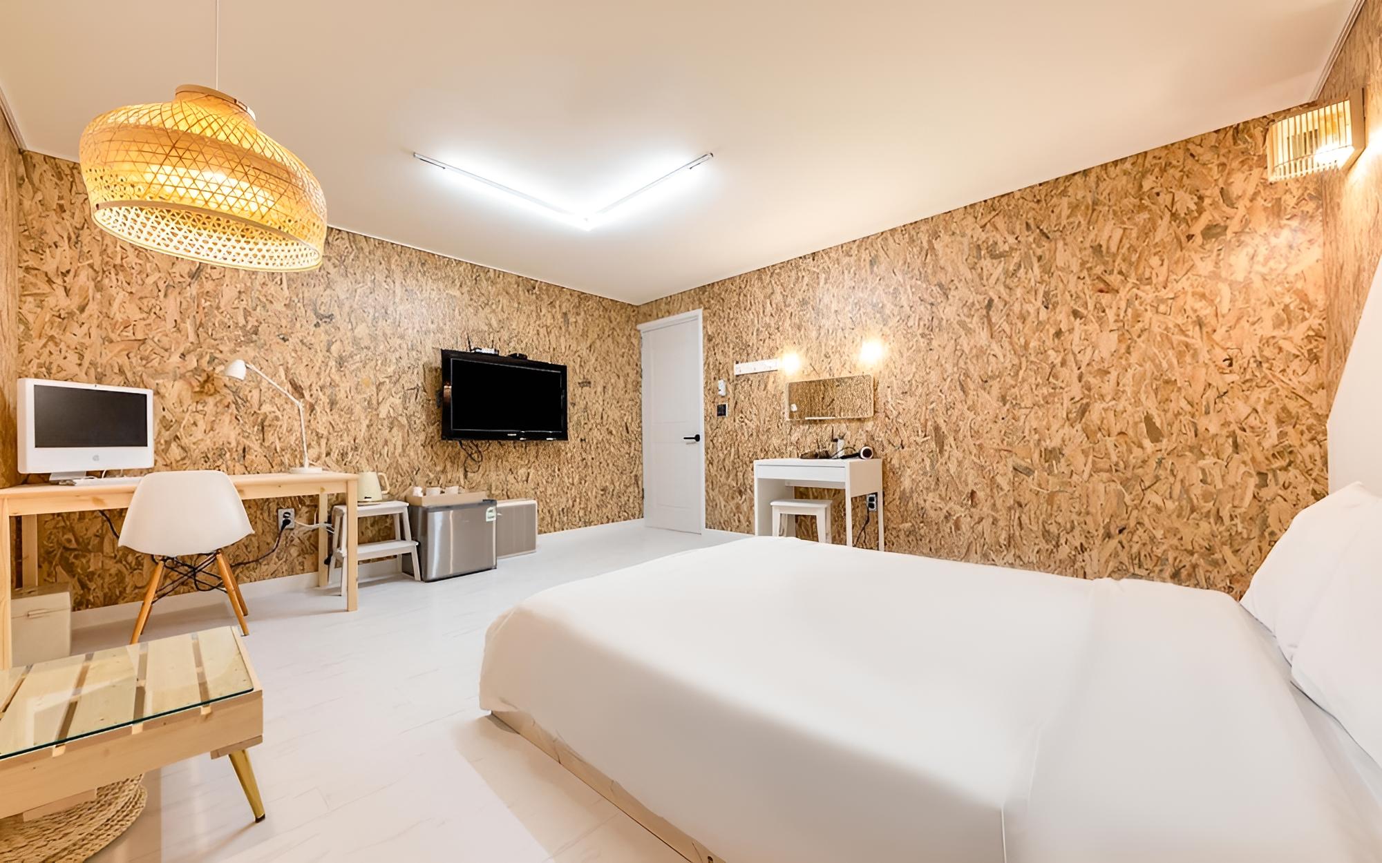 Room (Natural Double (Dayuse)) - Photo 2