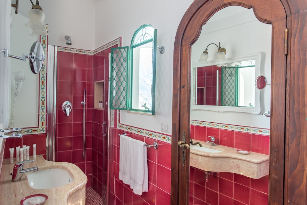 Classic Double or Twin Room, Terrace, City View - Photo 4