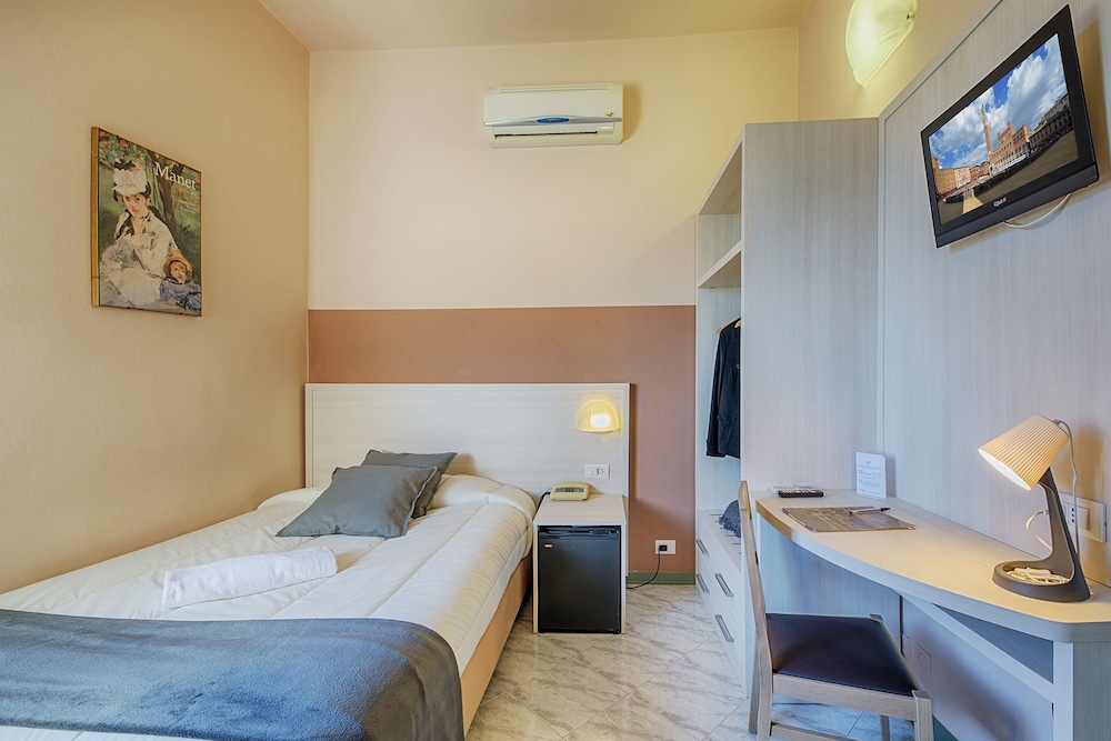 Standard Double Room Single Use photo 2