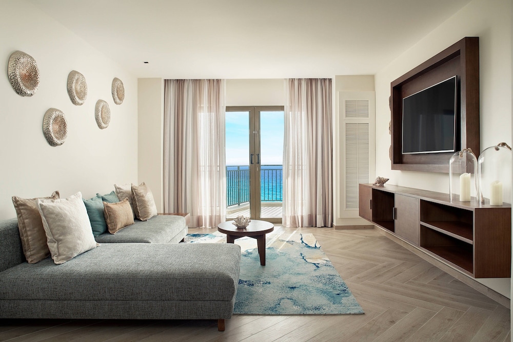 Deluxe Room, 1 Double Bed, Balcony thumbnail 5