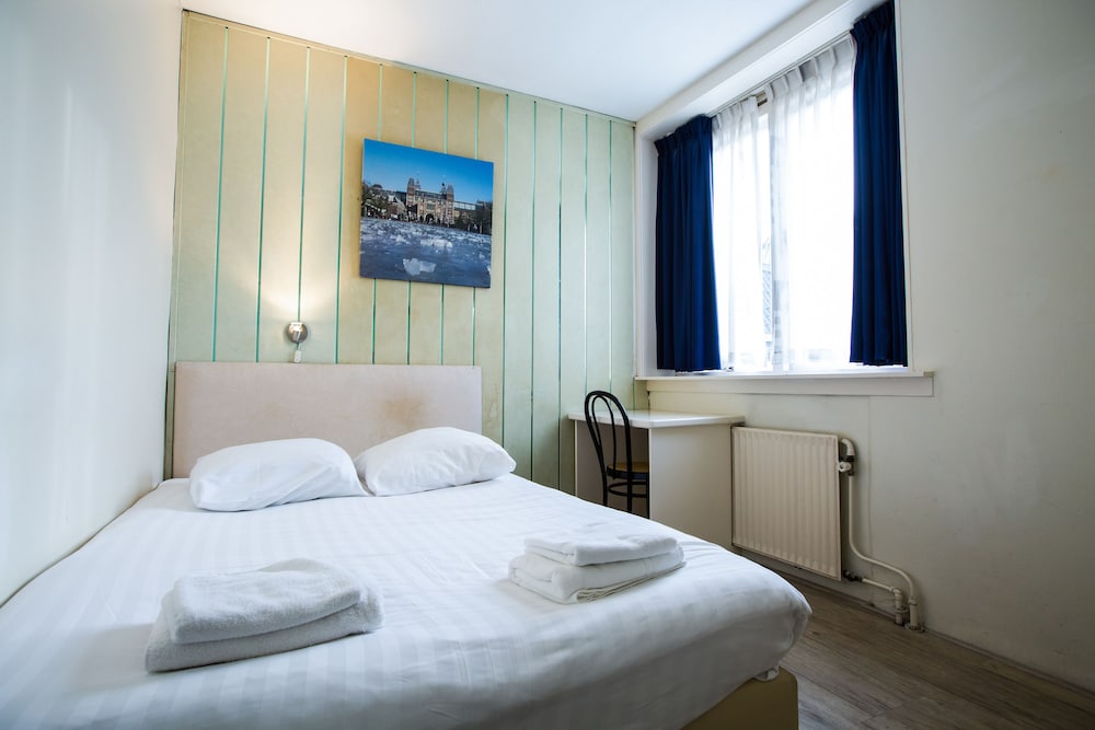 Double Room Single Use, Shared Bathroom