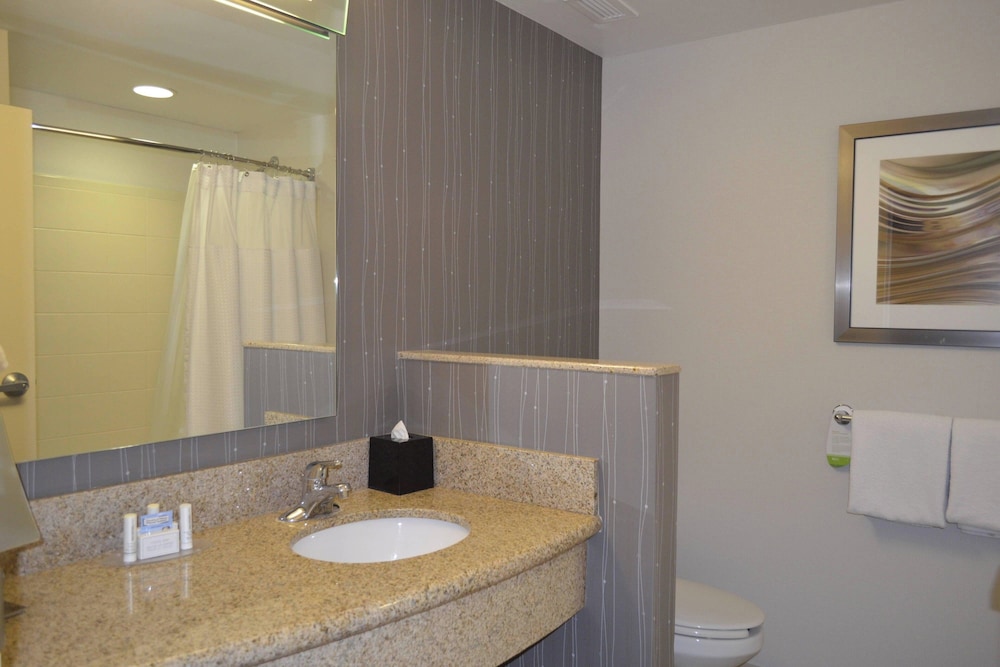 Executive Room, 2 Queen Beds (Hearing Accessible) - Photo 3