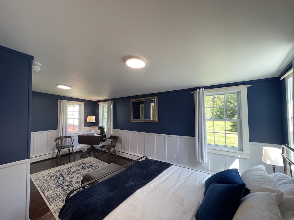 Deluxe Room, 1 Queen Bed, Garden View