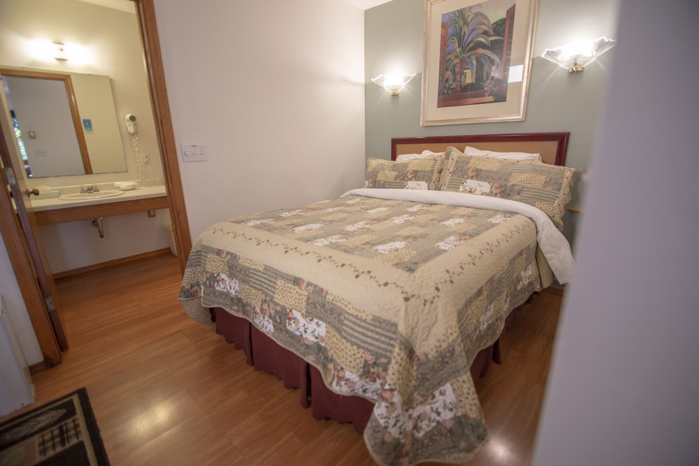 Suite, 1 Queen Bed with Sofa bed, Kitchenette, Ground Floor, photo 6