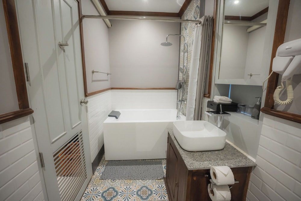 Standard Twin Room - Photo 5