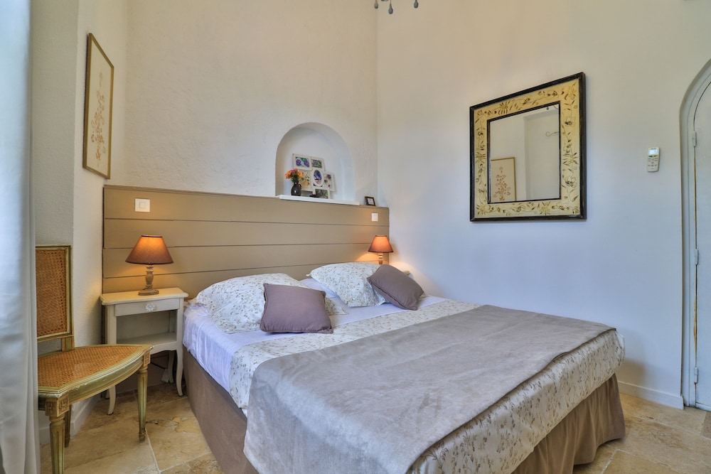 Comfort Double Room, 1 Queen Bed, Non Smoking, Sea View (Chambre Violette)