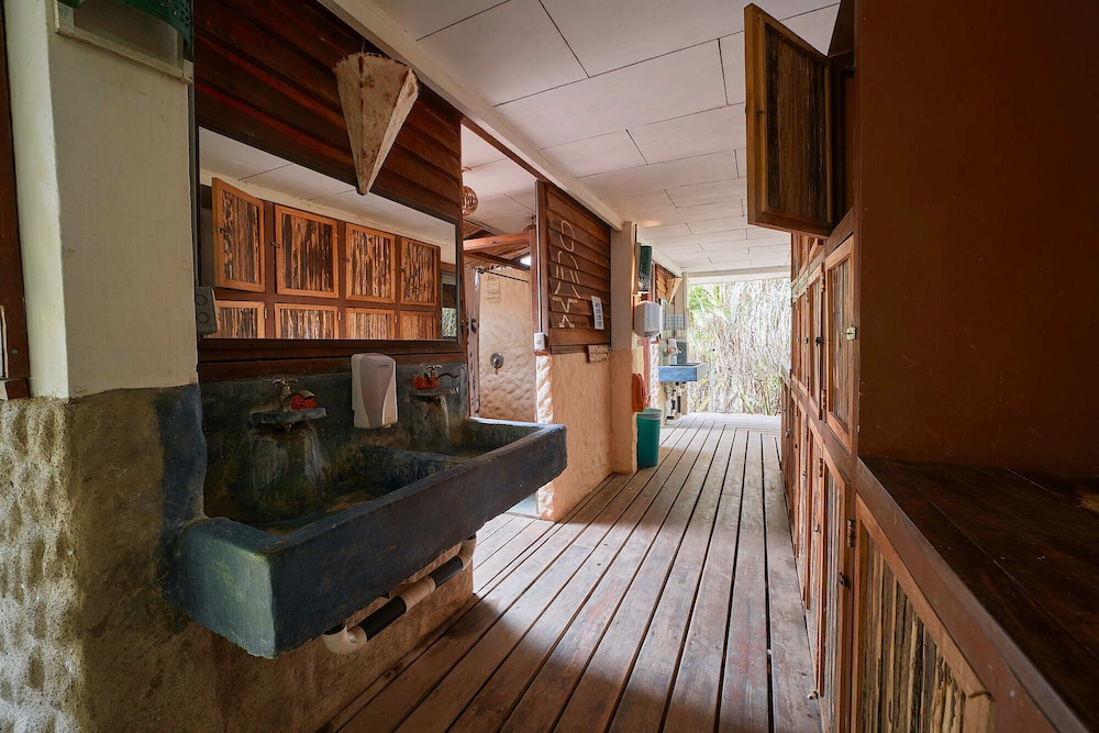 Standard Shared Dormitory, Mixed Dorm, Shared Bathroom, Beachfront photo 2