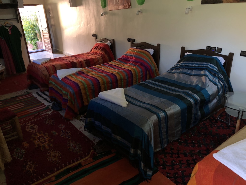 Panoramic Family Room, Balcony, Mountain View photo 2