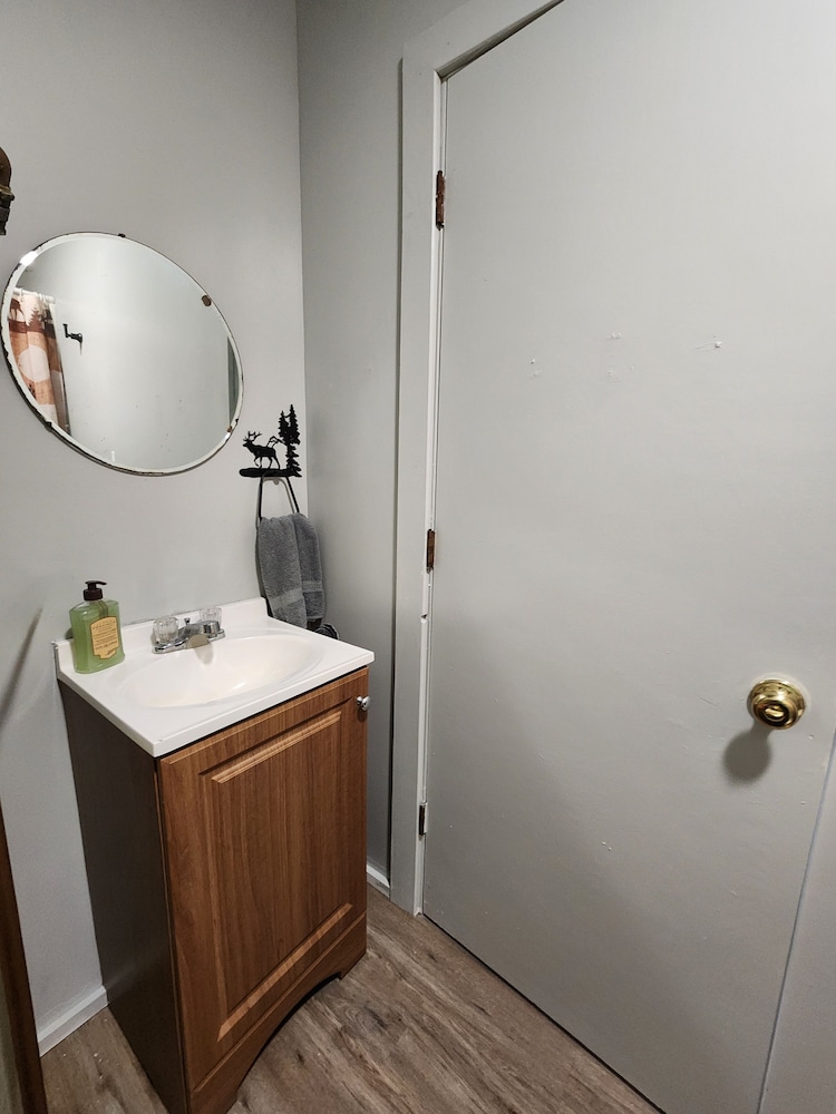 RAVEN'S NEST DRY CABIN (Shared detached bath, no kitchen) photo 3