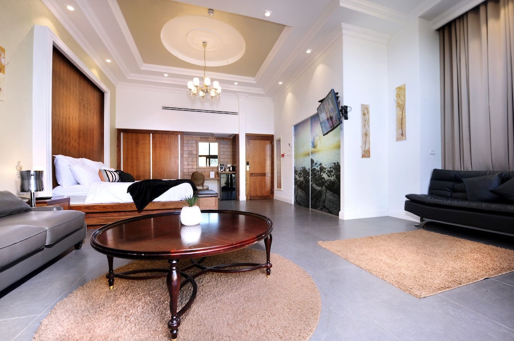 Junior Studio Suite, 1 Queen Bed, Private Pool