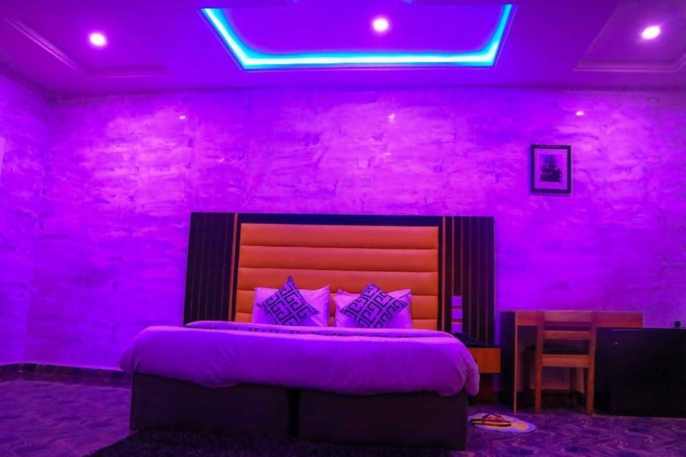 Executive Room - Photo 7