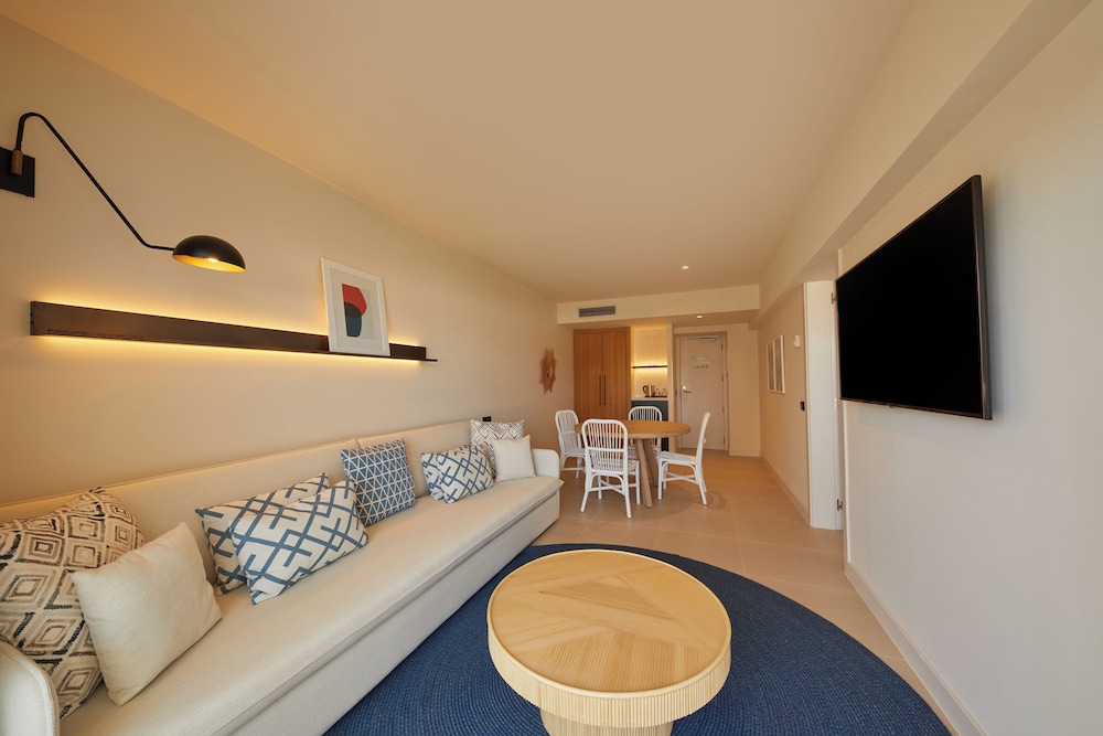 Suite (3 Adults + 1 Child) thumbnail 6