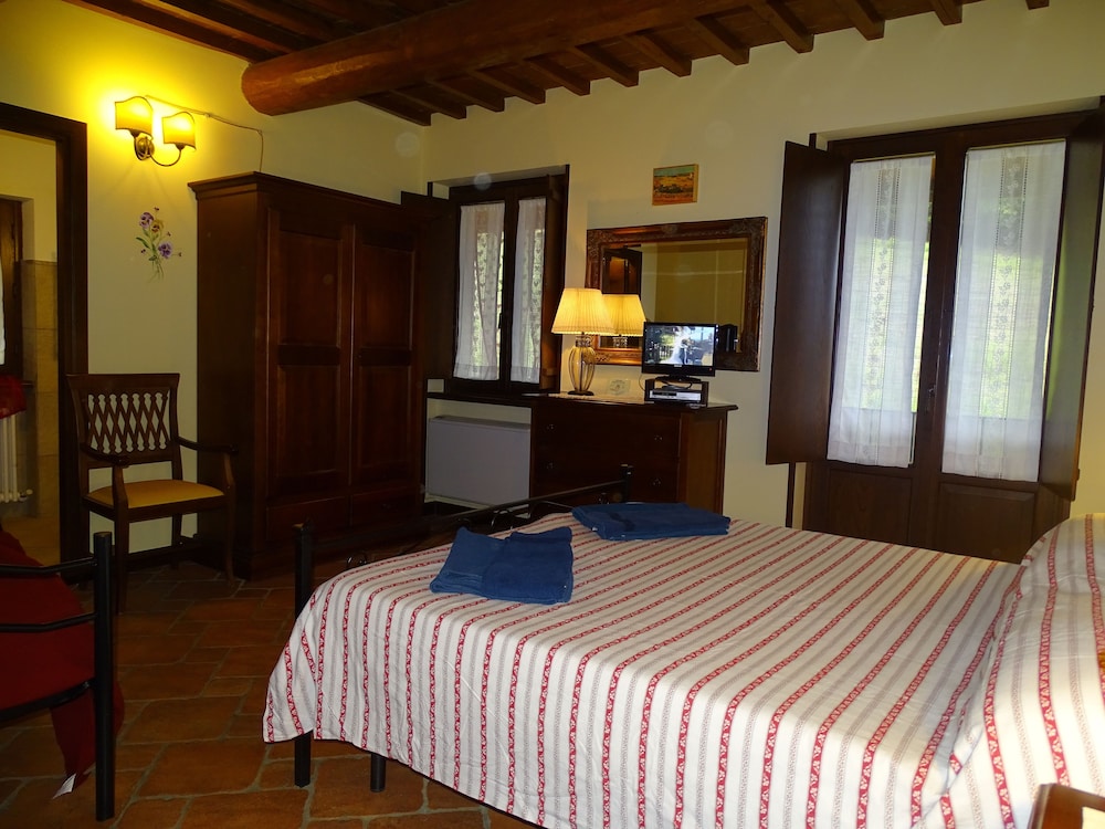 Family Quadruple Room, 1 Bedroom, Private Bathroom, Hill View photo 1