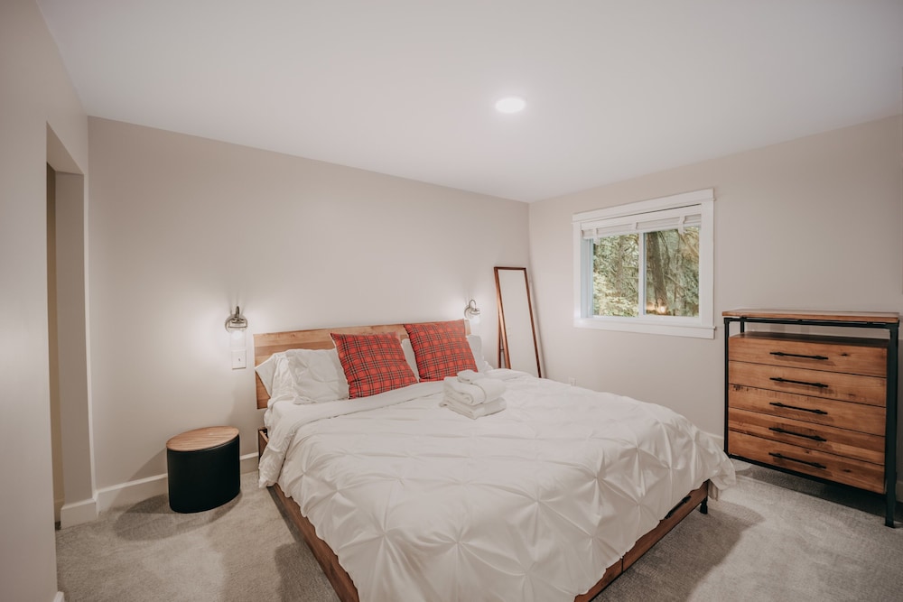 House, 4 Bedrooms, Fireplace photo 1