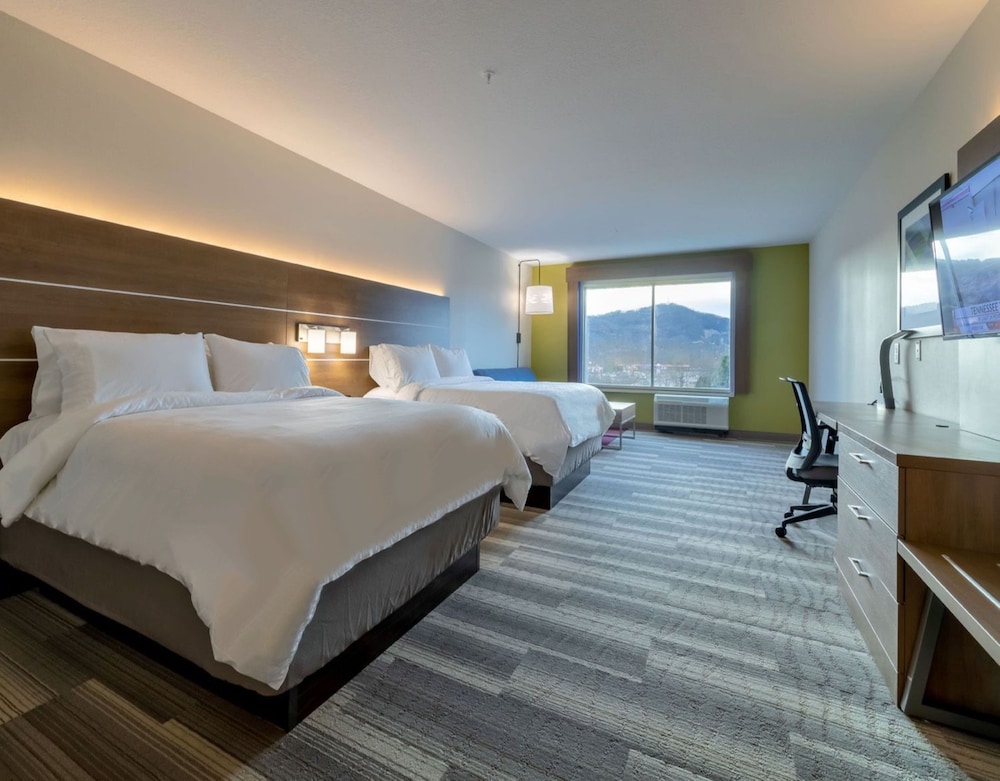 Suite, 2 Queen Beds (Additional Living Area) - Photo 3