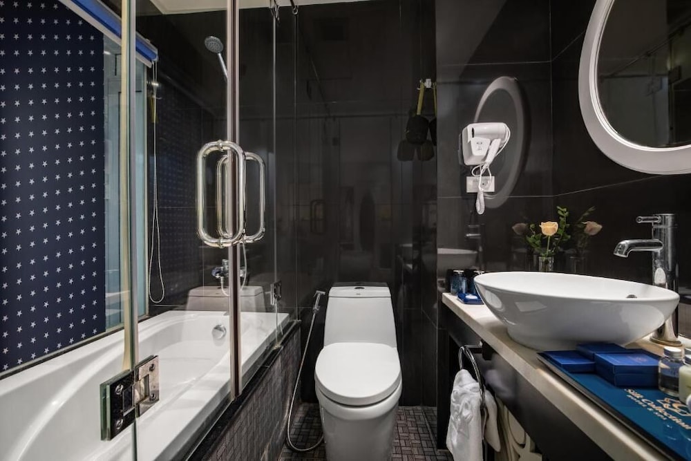 Premium Double or Twin Room (Internal window) photo 3