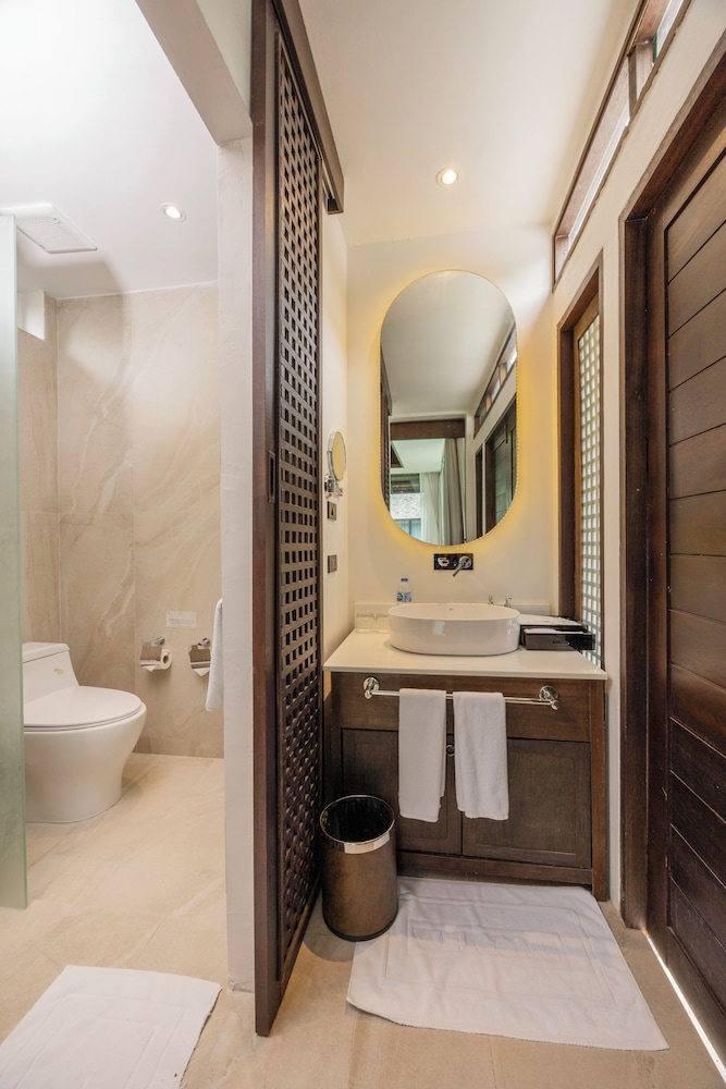 Two Bedroom Pool Suite - Photo 15
