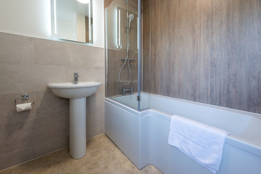 Double Room, Ensuite (& Shower) photo 3