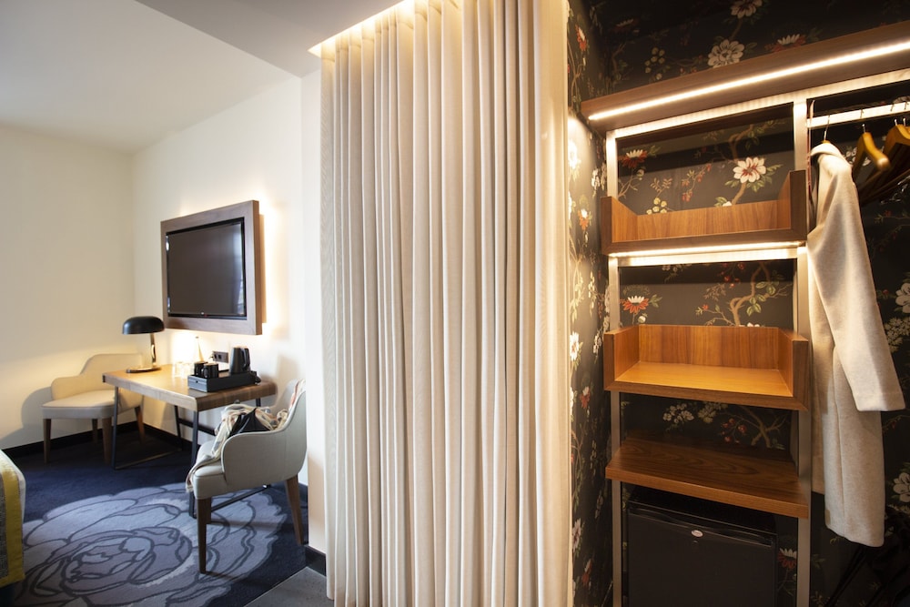 Deluxe Double Room, City View - Photo 9
