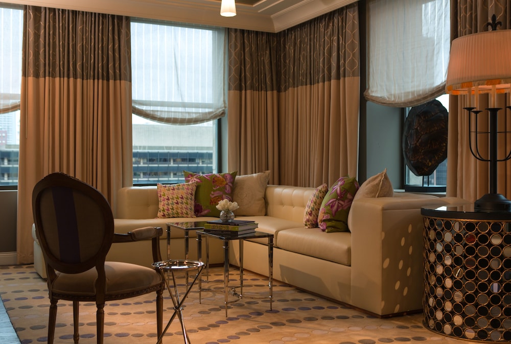 Premium King Room with Communications and Mobility Accessible Tub