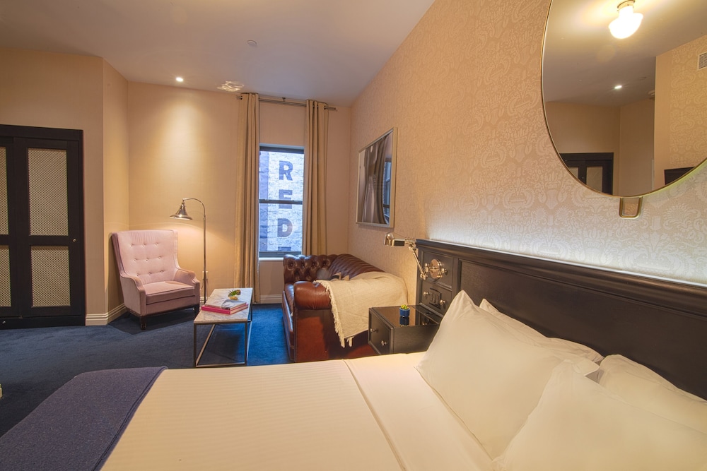 Junior Suite 1 King Bed