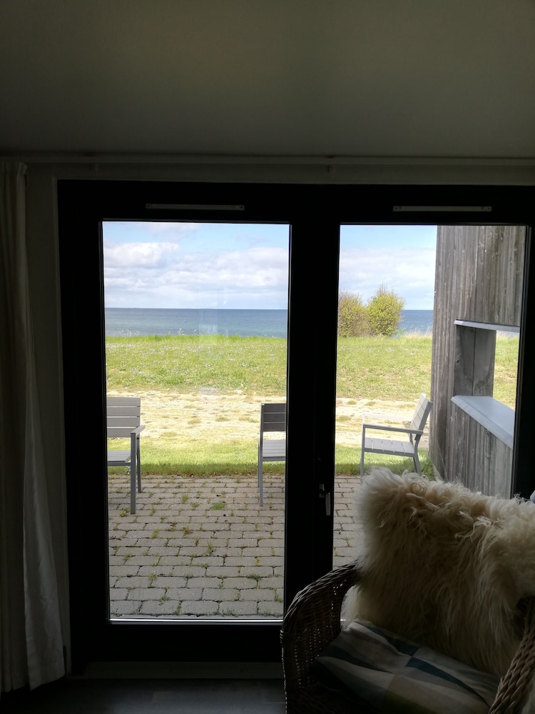 Standard Studio, 2 Twin Beds, Partial Sea View photo 3