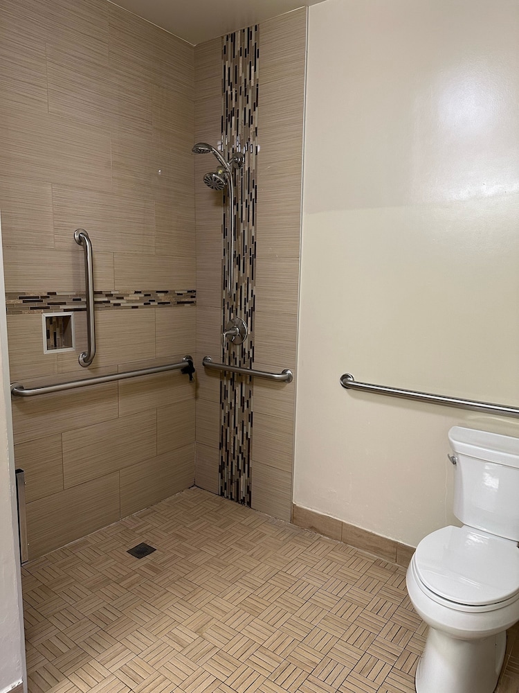 Basic Double Room photo 2