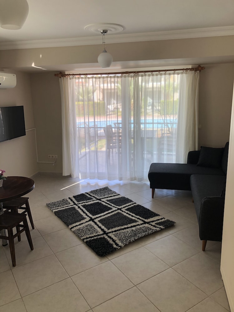 Room - Photo 6