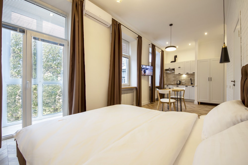 Spacious Apartment with balcony - Y. Chykalenka Str., 20 photo 2
