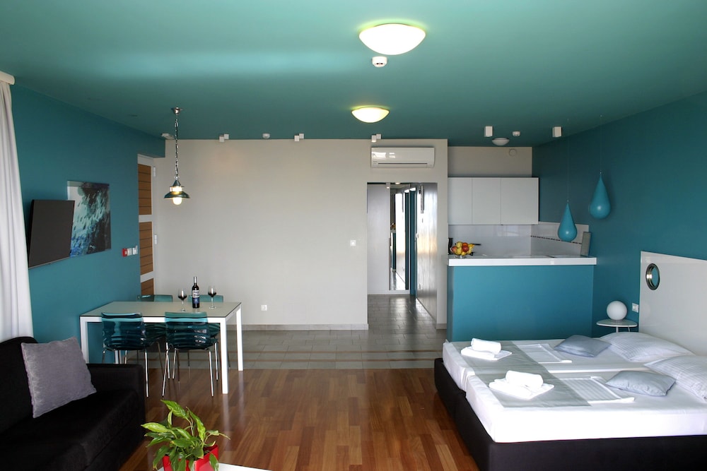 Superior Studio, 1 King Bed with Sofa bed, Sea View, Sea Facing