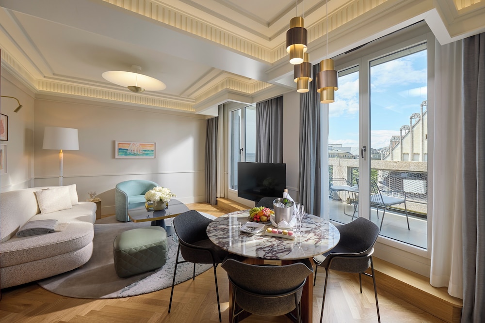 Suite, 1 King Bed (Mandarin Rooftop)