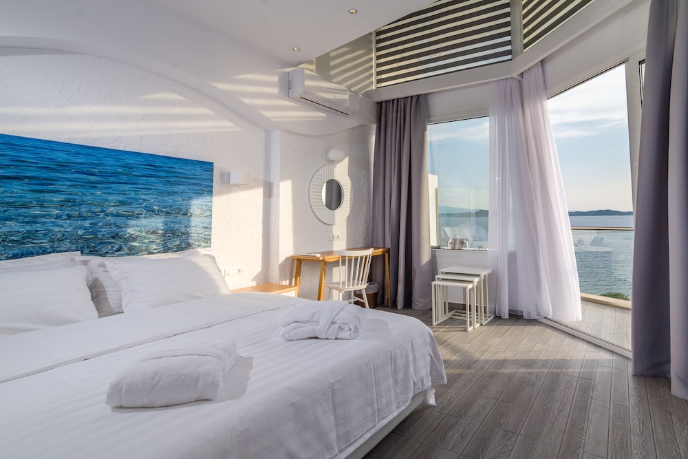 Deluxe Suite, Sea View photo 1