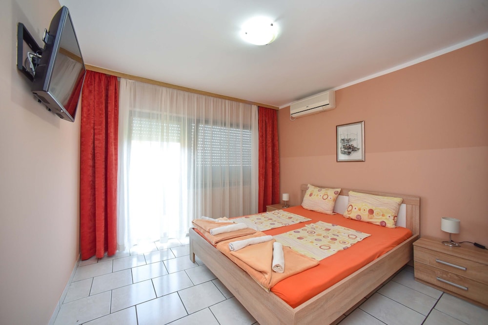 Double Room (R6)