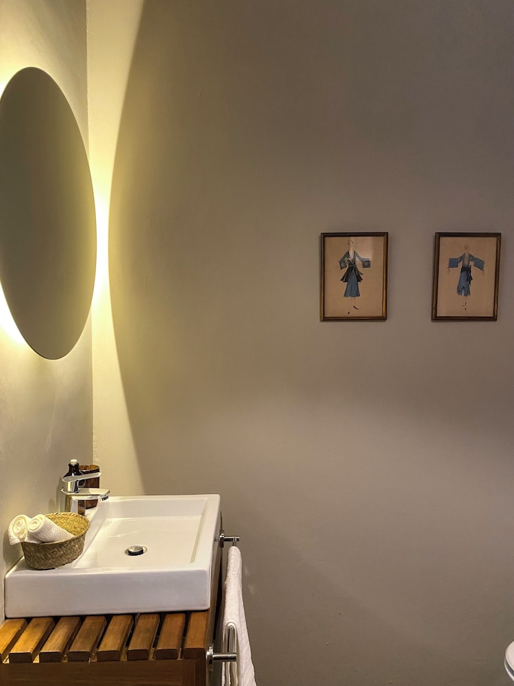 Luxury House photo 3