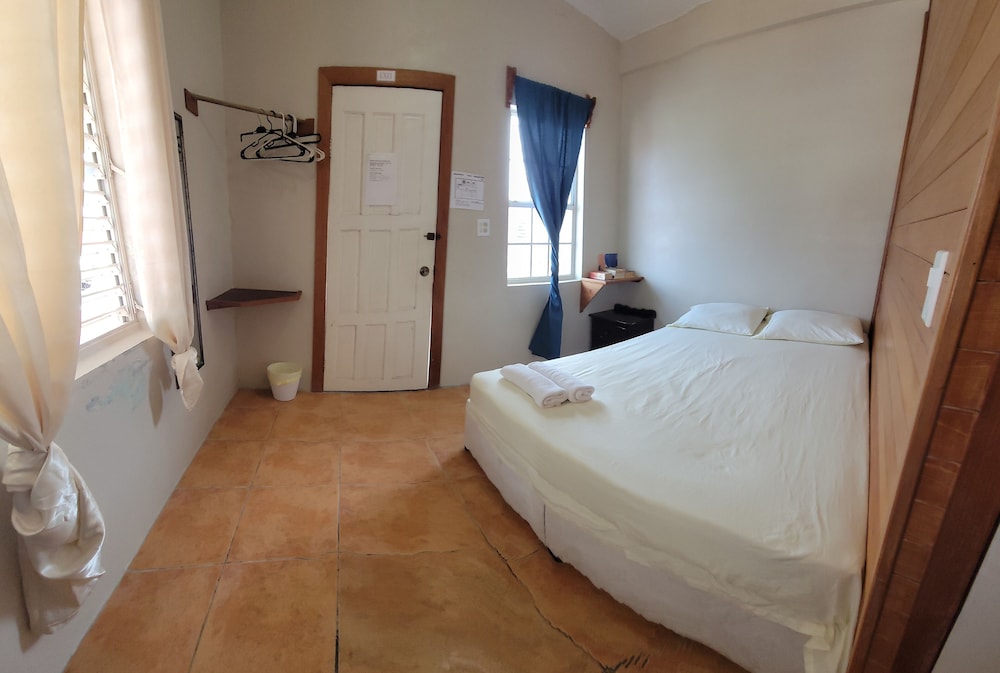 Basic Single Room, 1 Queen Bed
