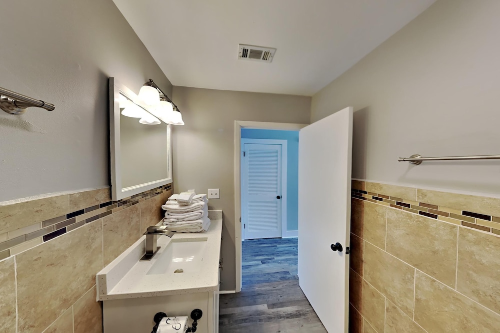 Condo, 1 Queen Bed, Balcony (#8246 - No Pets) photo 3